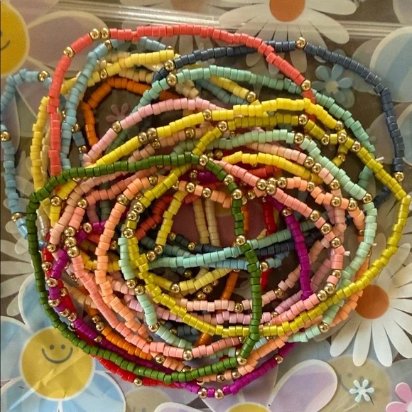 New Bundle of 19 Colorful Beaded Stretch Bracelets - Picture 6 of 6
